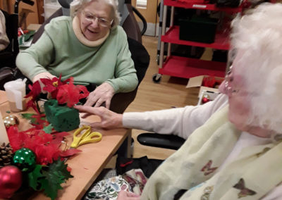 Making Christmas table Decorations at Hengist Field Care Home 2019
