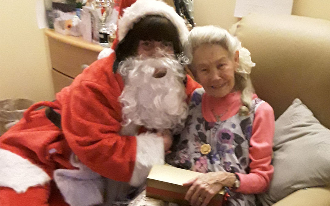 Special Santa visit at Hengist Field Care Home