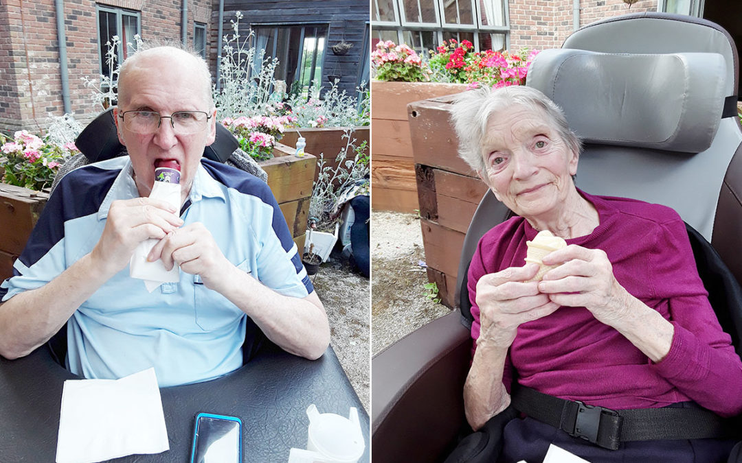 Keeping cool with ice creams and lollies at Hengist Field Care Home