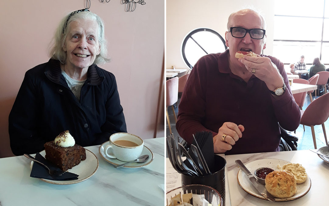 Hengist Field Care Home residents enjoy outing to Oad Street Country Restaurant
