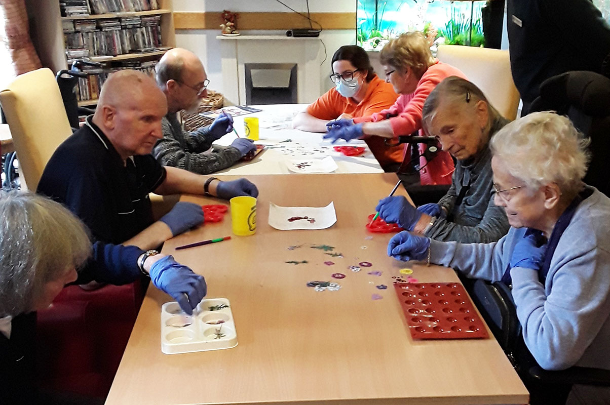 Resin arts and crafts workshop at Hengist Field Care Home